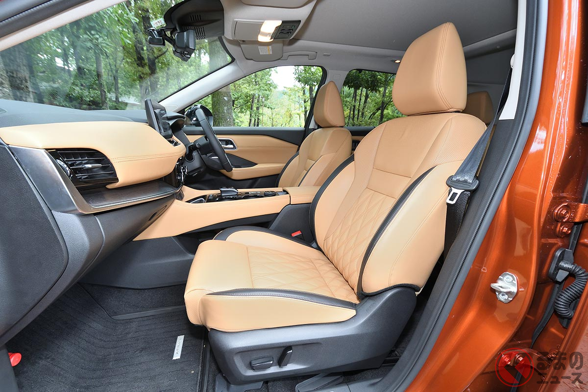 豪華内装を備える日産「エクストレイル」