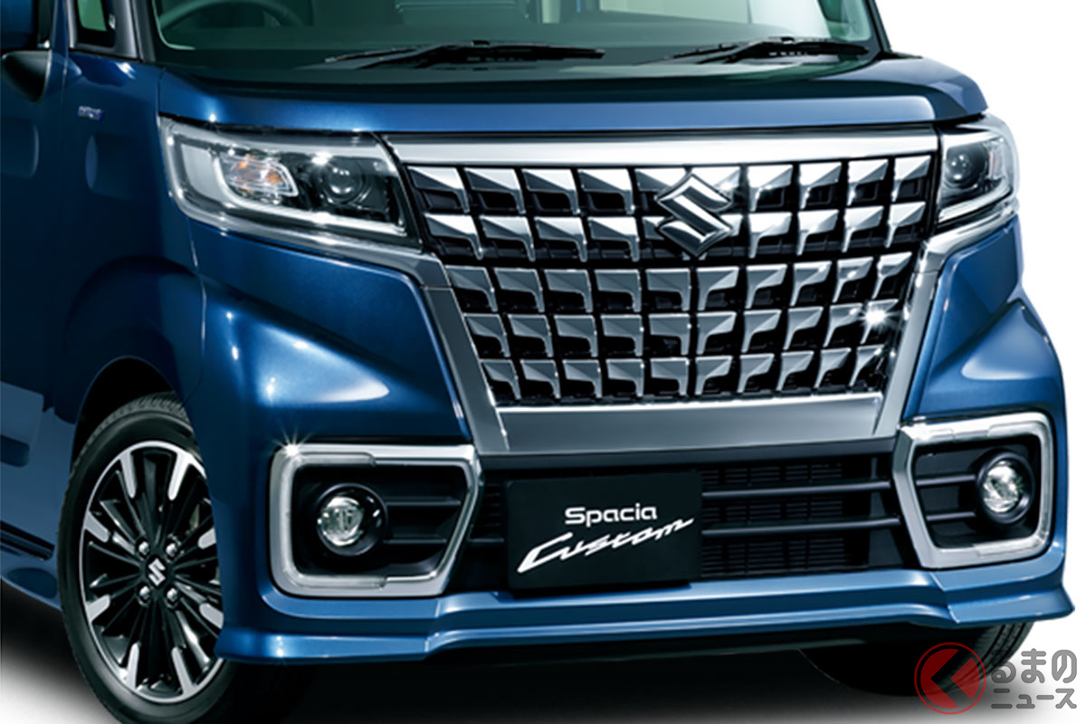 写真は、2021年12月のマイナーチェンジで押し出し感がグッとアップしたスズキ 新型「スペーシア カスタム」