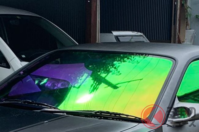 フロントガラス ギラギラ は違反じゃないの 意外に見かける オーロラフィルム 車検は問題ないのか くるまのニュース フロントガラス ギラギラ は違反じゃないの 意外に見かける オーロラフィルム 車検は問題ないのか くるまのニュース