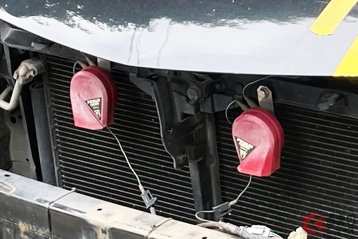 クルマのホーンはなぜ音色が異なる? メーカーの人に聞いてみた