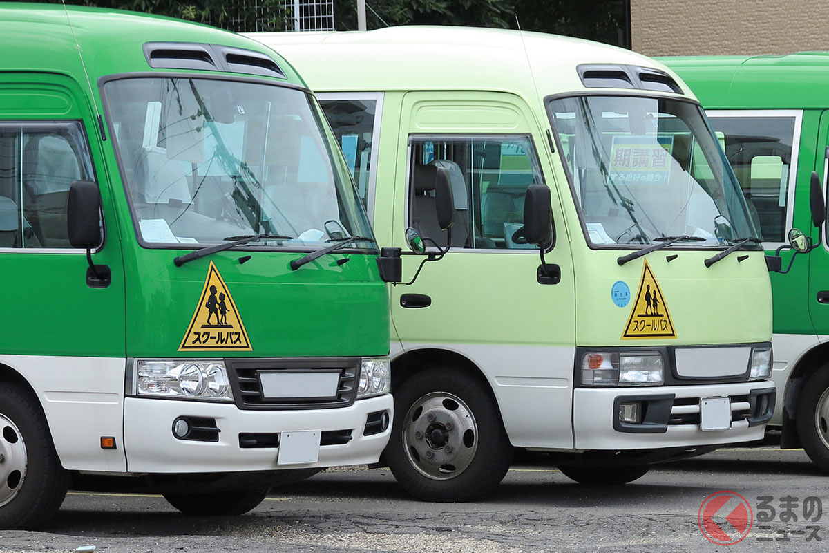 小さな子どもにとっては隠れられる場所の多い送迎バス