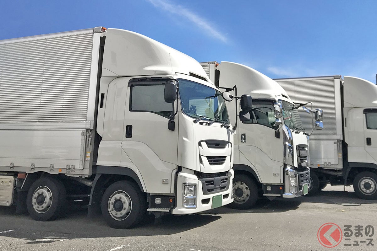 大型トラックが行き交う「産業道路」は全国各地に存在しています(画像はイメージです)