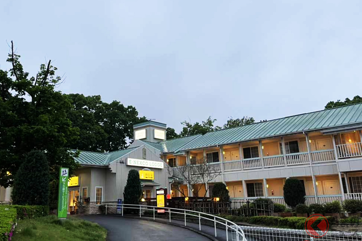 高速道路を降りずに利用出来る「ハイウェイホテル」画像はE-NEXCO LODGE 佐野SA店)
