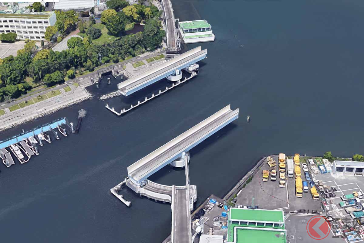 首都高速1号羽田線の羽田可動橋((C)Google)