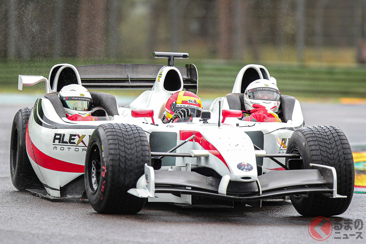 ジョーダンF1マシンを改造した3人乗りF1マシン、アレックス・カフィのドライビングでF1気分が味わえる