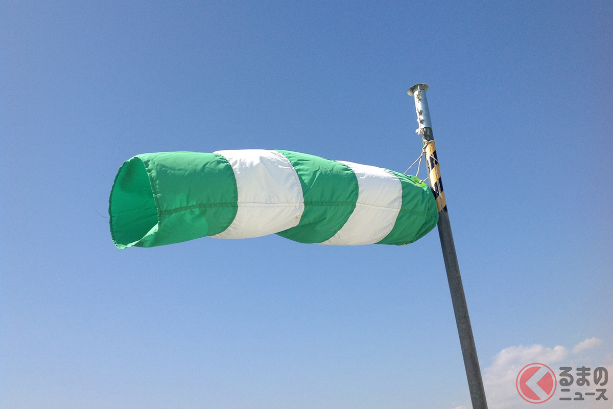 風速10km/秒で吹き流しがおおむね真横になびくようになっている