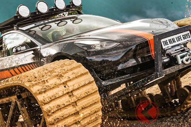 総重量6トン 無敵すぎる テスラ 戦車誕生 自作クローラー装備でがれきも乗り越える モデル3 が凄すぎた くるまのニュース 総重量6トン 無敵すぎる テスラ 戦車誕生 自作クローラー装備でがれきも乗り越える モデル3 が凄すぎた くるまのニュース