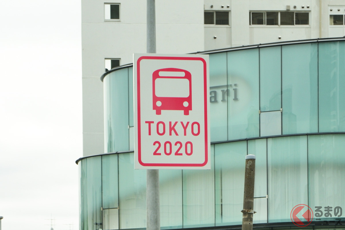 首都高の至るところに設置された関係者輸送ルート（ORN・PRN）を示す「TOKYO 2020」