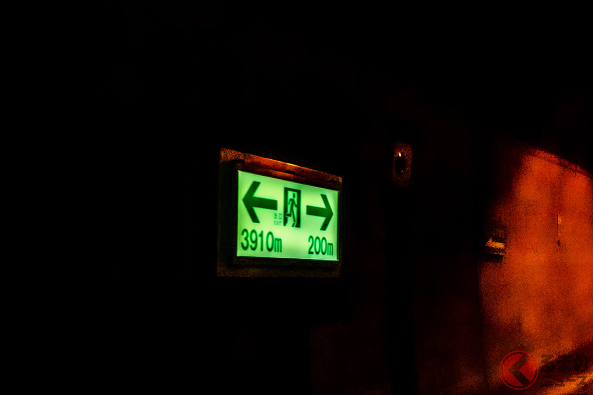 トンネルの非常口…その先はどこに繋がっているのか?