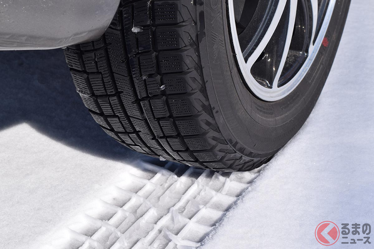 冬用タイヤの定番であるスタッドレスタイヤ
