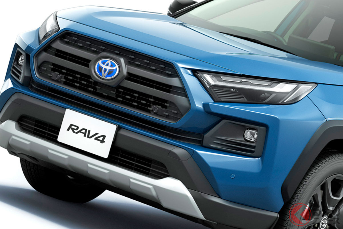 2022年10月4日に一部改良を実施したトヨタの人気SUVモデル「RAV4」(写真は「RAV4 Adventure」ハイブリッドモデル)