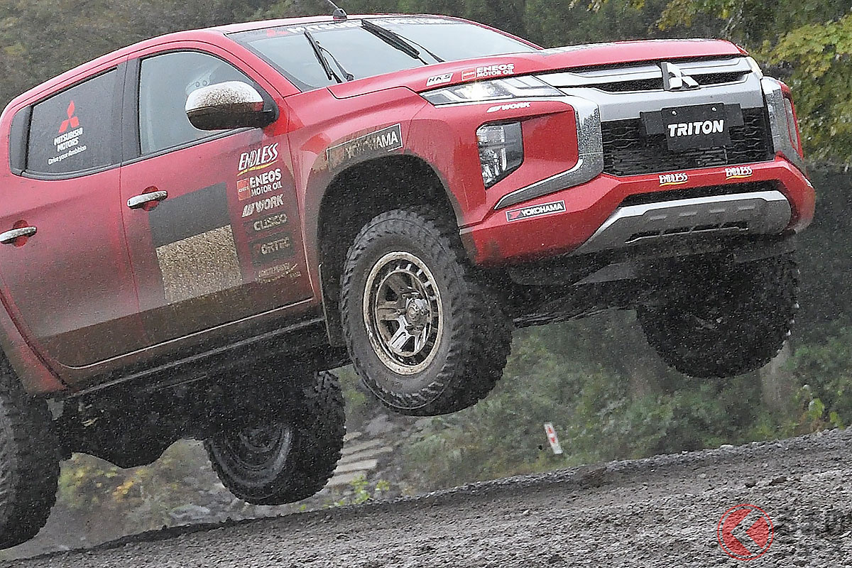 名門「ラリーアート」が復活の大ジャンプ! 「アジアクロスカントリーラリー2022」に出場する「チーム三菱ラリーアート」の三菱「トライトン」テスト車両