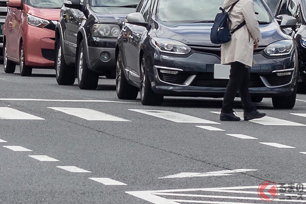 信号待ちで停止線を越えたらバックで線まで戻るべき？ バイクの先頭 