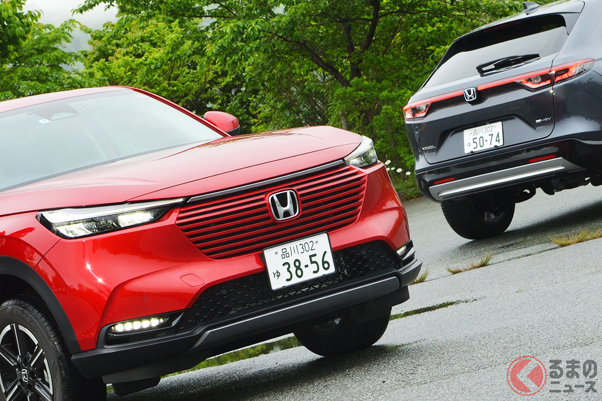 ホンダ「ヴェゼル」(左はガソリンモデル「ヴェゼル G」/右はハイブリッドの上級モデル「ヴェゼル Z e:HEV」)