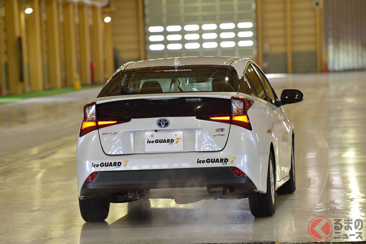 ヨコハマの冬タイヤ開発拠点「TTCH」の屋内氷盤試験場
