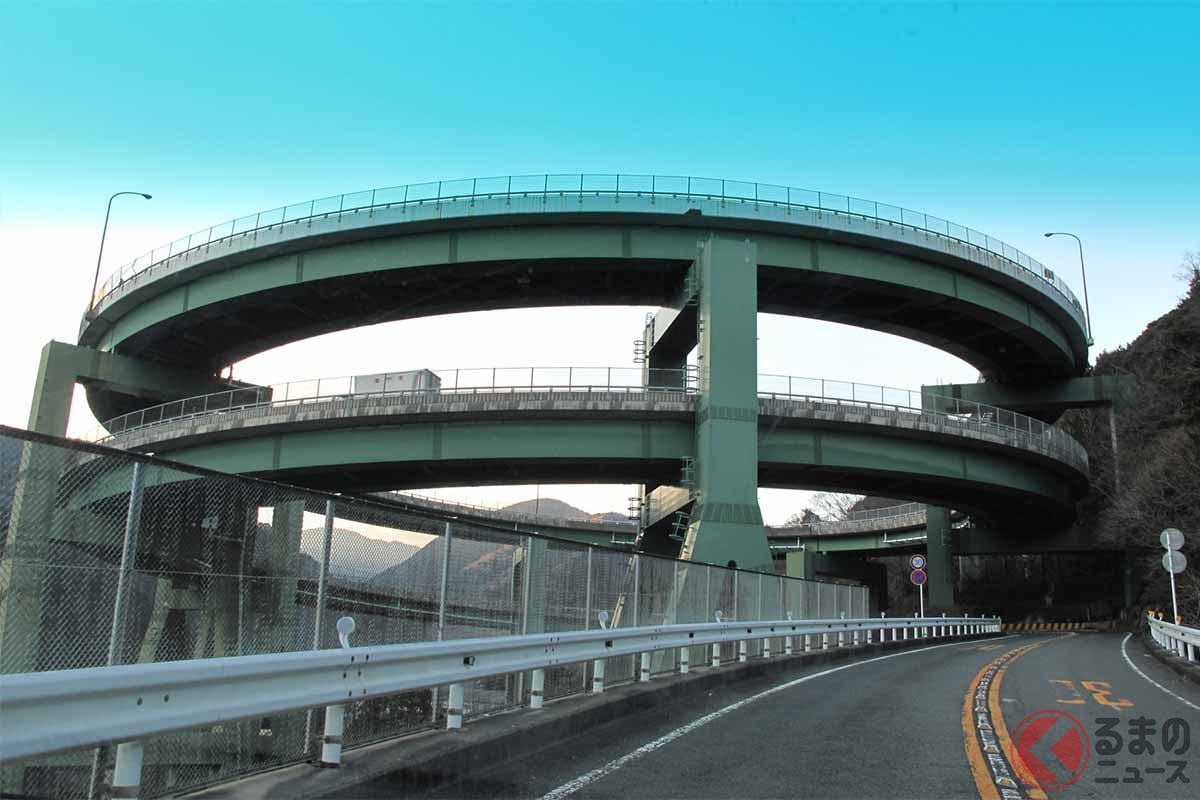 国道414号の河津七滝ループ橋（画像：写真AC）