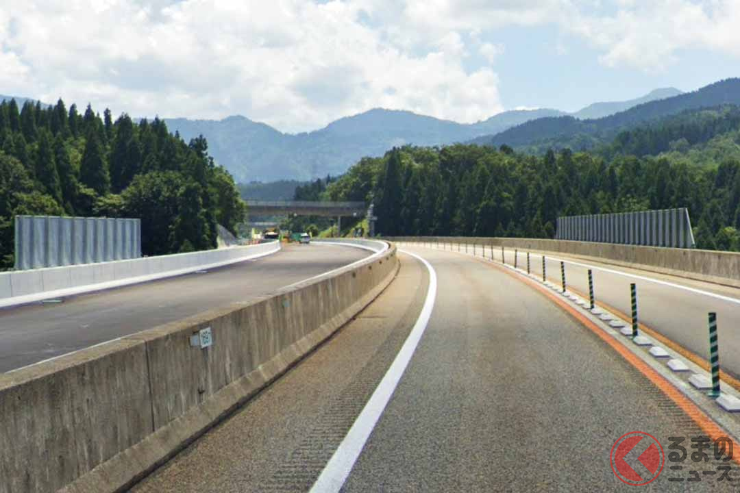 4車線化事業が進む東海北陸道((C) Google)
