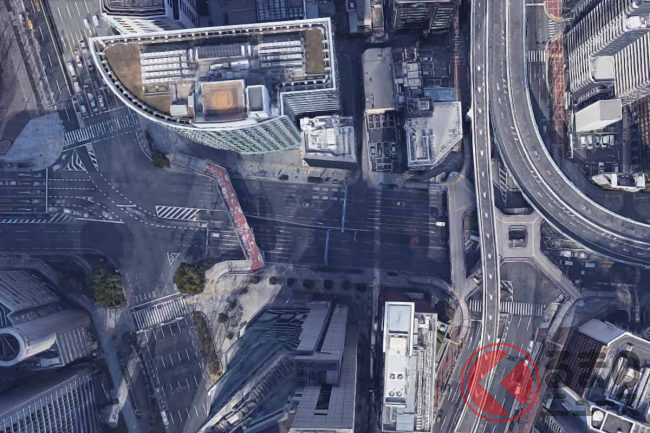 左から梅田新道交差点、梅新東交差点((C) Google)