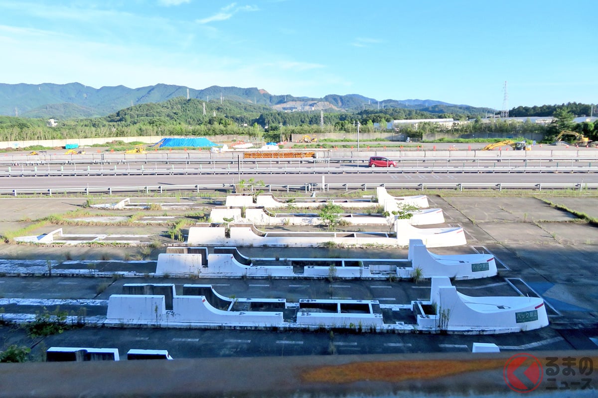 かつて東名高速道路の本線から見かけられた豊橋本線料金所の跡地(画像提供:うっしぃ@ushi28)