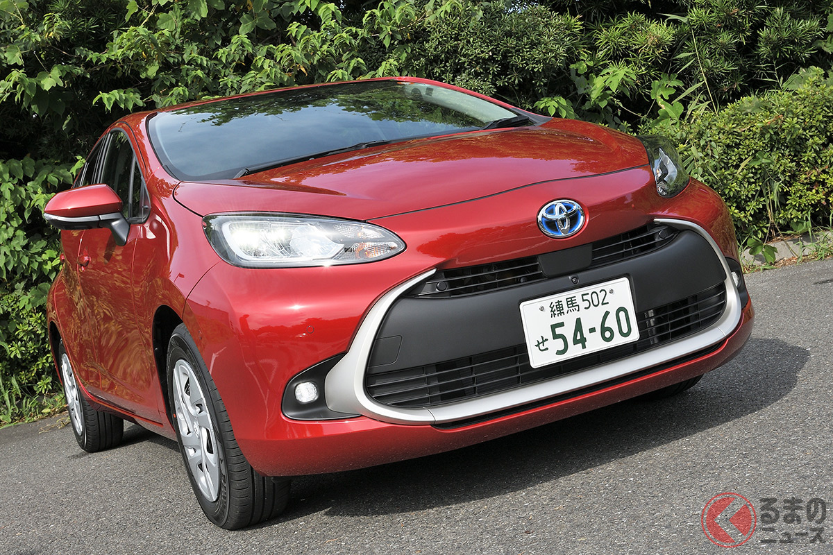 ヤリスシリーズ、カローラシリーズと競い合う「アクア」がついに登録車2位に!