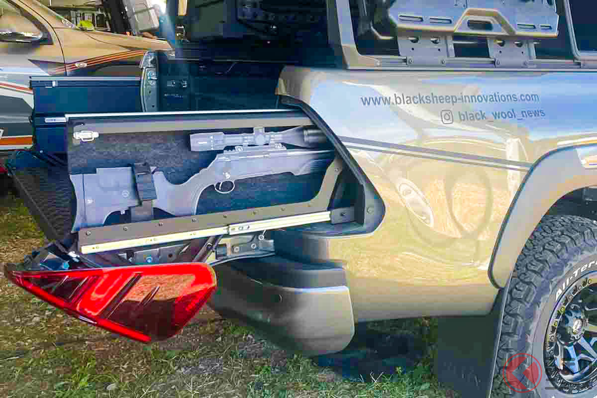リアライトに「銃」などを格納可能なスパイ仕様のカスタムとは?