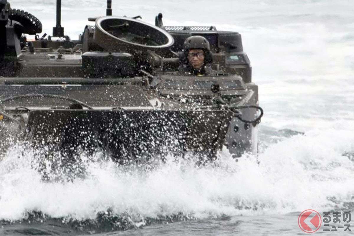 観光でも見かける水陸両用車だが…自衛隊が所有する「AAV7」の特徴は?(画像:陸上自衛隊)