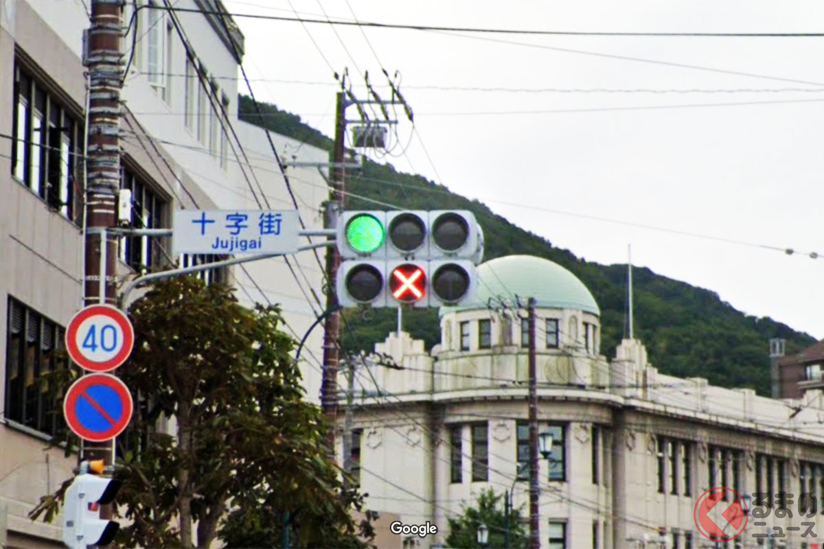 路面電車に対して停止を促す「赤いバツ印」(Photo:Google Map)