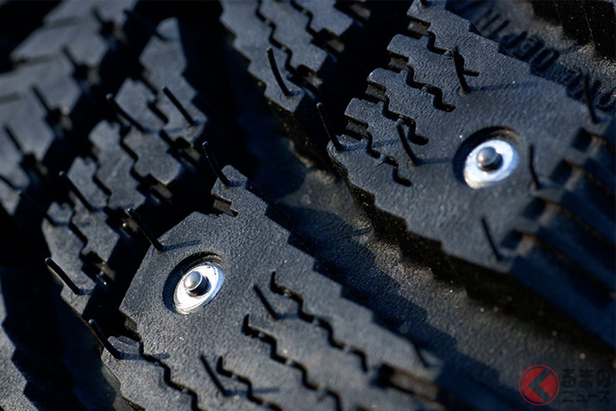 スタッドレスタイヤが主流になる前は「スパイクタイヤ」というものが流行っていた