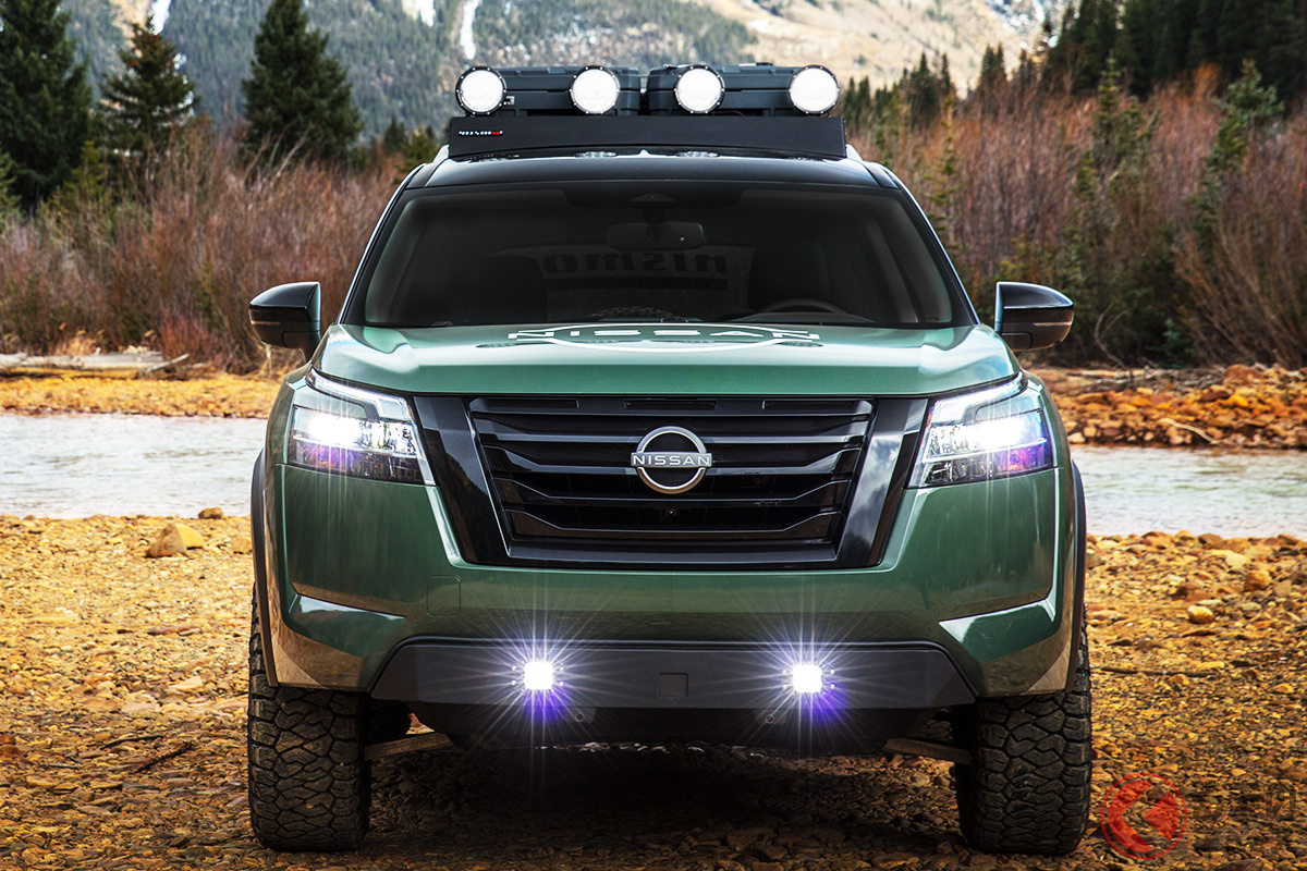 国によっても灯火類のルールは異なる!(画像は日産「パスファインダー」のカスタム仕様)