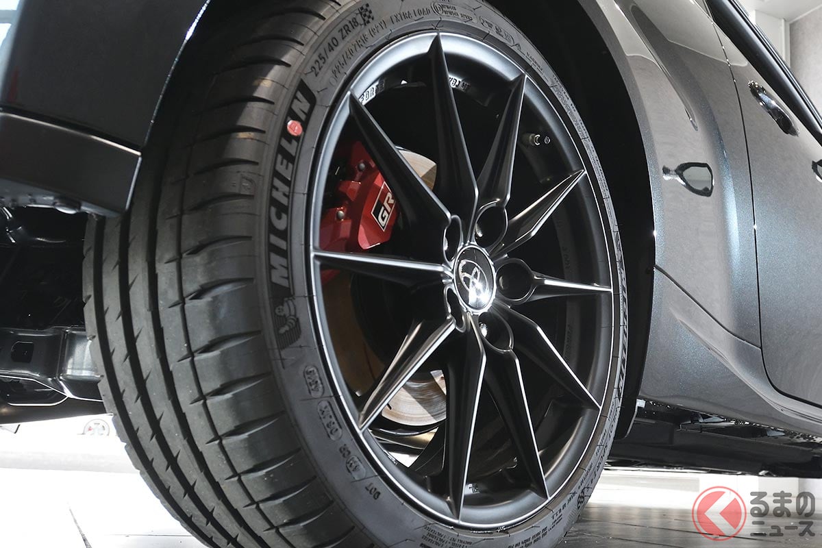 スポーティで重厚感のあるブラックホイール