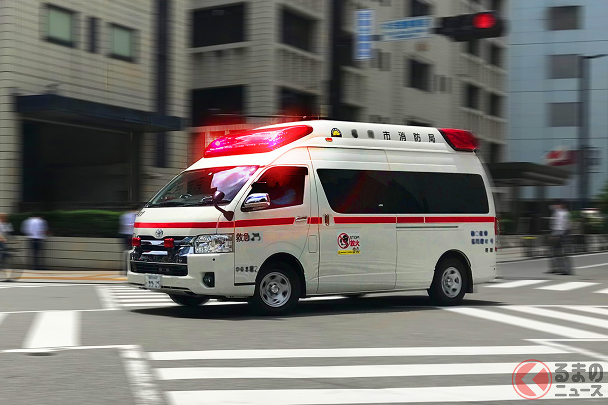 救急車が接近した際にはハザードを点灯させてアピールすることも大事