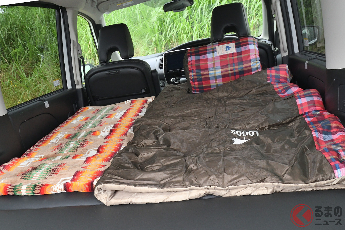 日産「セレナ マルチベッド」のベッドは2m×1.3mの大型サイズ! 頭上空間もたっぷりしているので使い勝手は非常に良好です