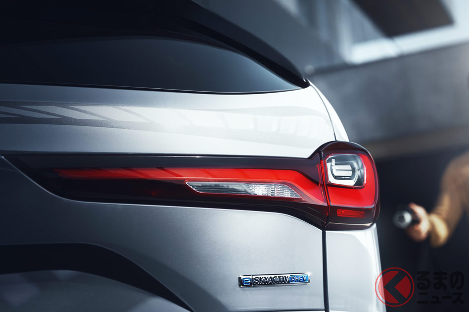 新たに公開されたマツダ新型「CX-90」のリアコンビネーションランプ