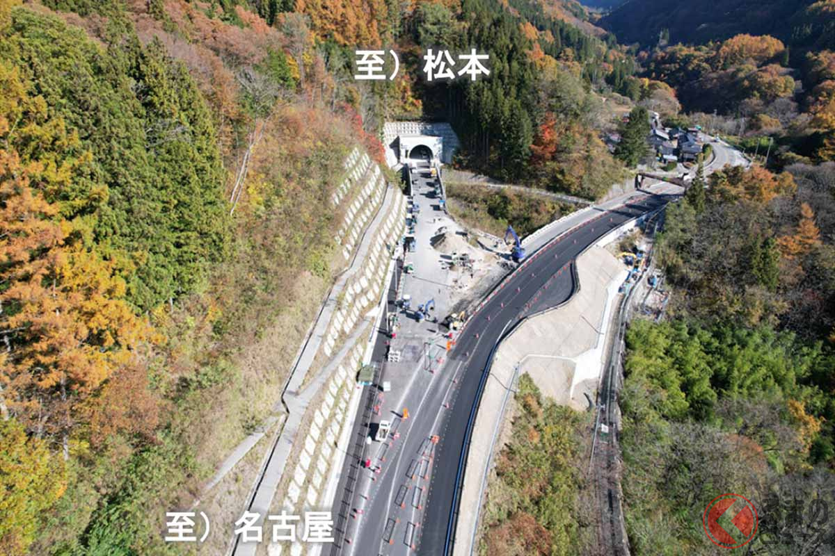 桜沢改良の起点側。2021年11月撮影(画像:国土交通省中部地方整備局)