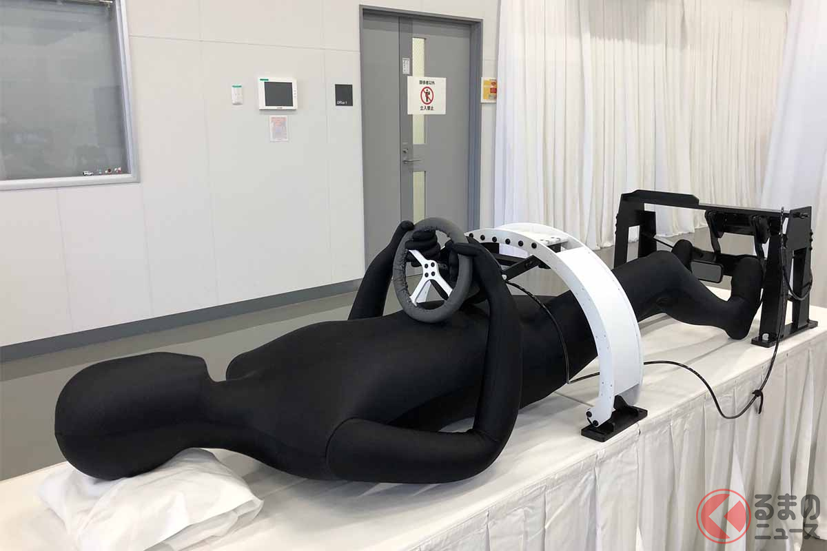 運転状況を模した状態でのMRI解析実験のイメージ