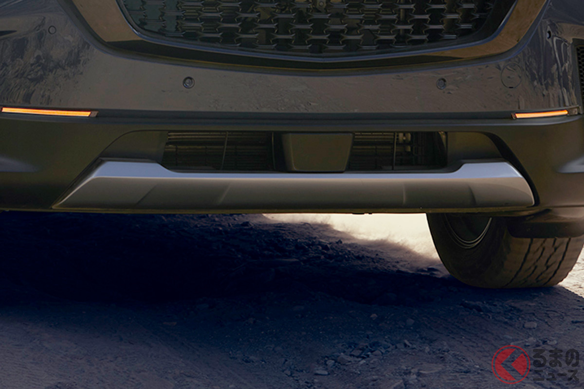 新型CX-50は、フロントバンパーにスキッドプレートを装着するなどオフロードテイストを随所に採用してる