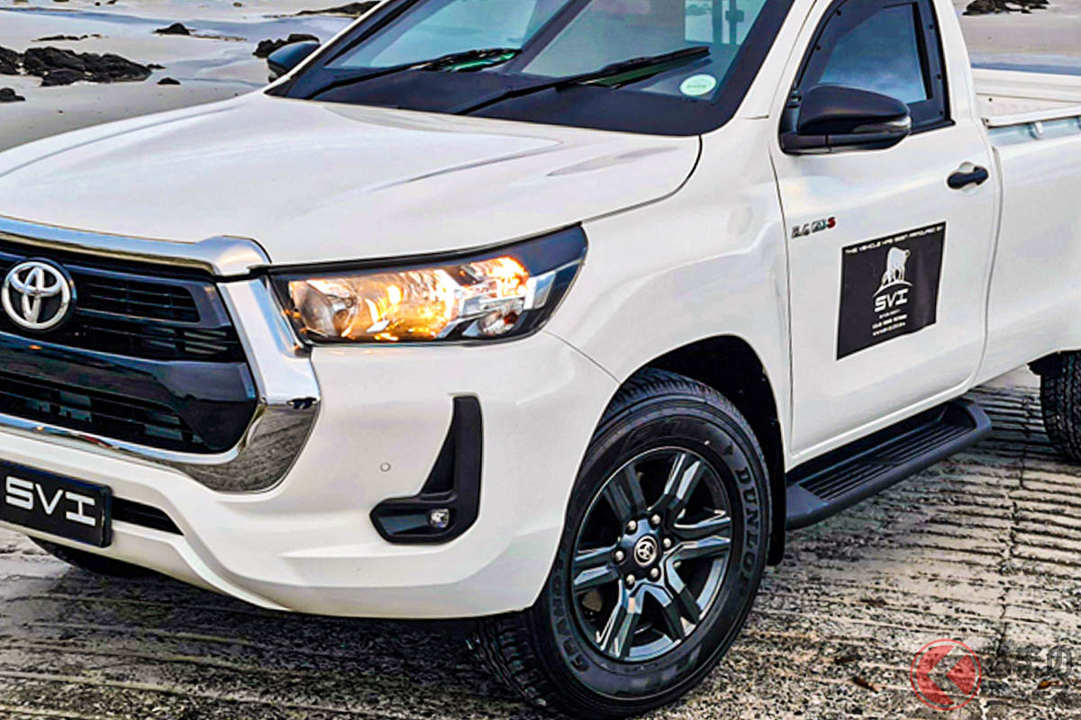 SVIにより装甲車化された2ドアの「ハイラックス」