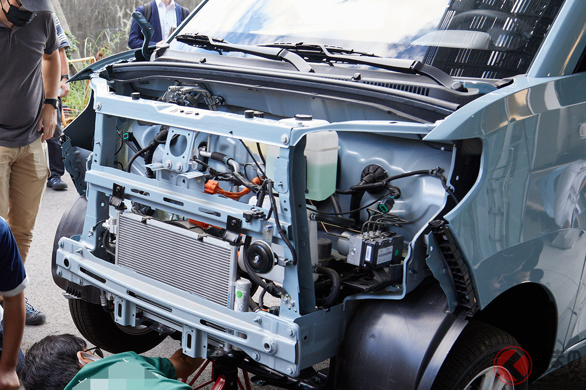 解体イベントの様子(撮影:加藤ヒロト)