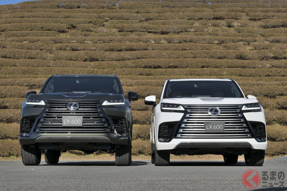 「AHC(アクティブ・ハイト・コントロール・サスペンション)」の差。「LX(オフロード仕様)」は車高を最大限上げているが、「LX(標準仕様)」は1番下を選択している