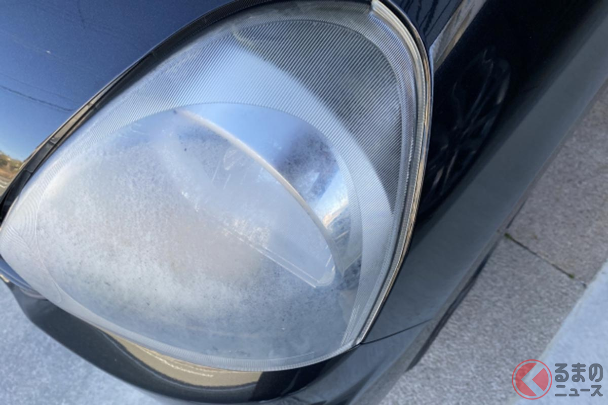 ヘッドライトの汚れを落とすにはどうすれば良い?