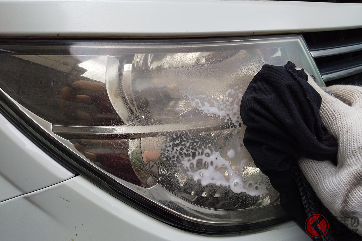 ヘッドライトの黄ばみを落とす方法または予防する方法はあるのでしょうか(画像はイメージ)