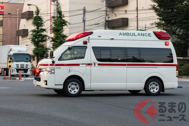 普通のクルマが 緊急車両 になるってホント 救急車やパトカーが接近してきたときの正しい譲り方とは くるまのニュース 普通のクルマが 緊急車両 になるってホント 救急車やパトカーが接近してきたときの正しい譲り方とは くるまのニュース