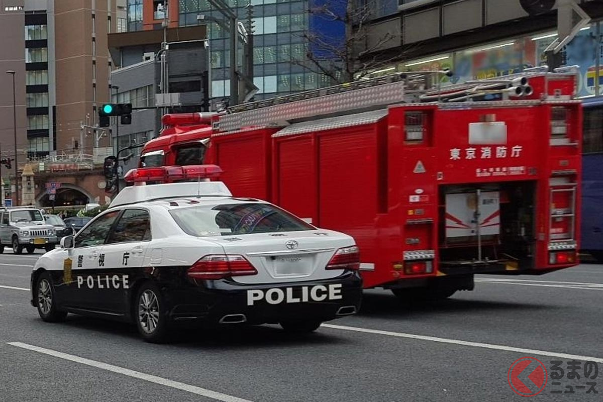 パトカーと消防車が並走