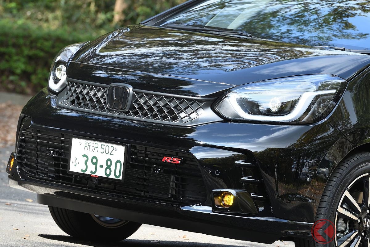 黄色いフォグが新型「フィットRS」の存在感を強調