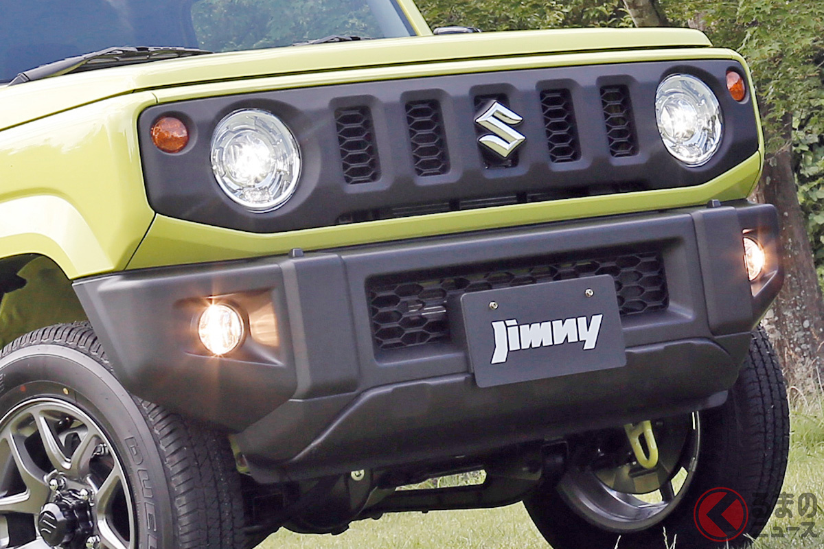 流行りとは一線を画した「無骨顔」が凛々しい! 超コンパクトなのに本格的な四輪駆動車のスズキ「ジムニー」は「車中泊」も可能だった!