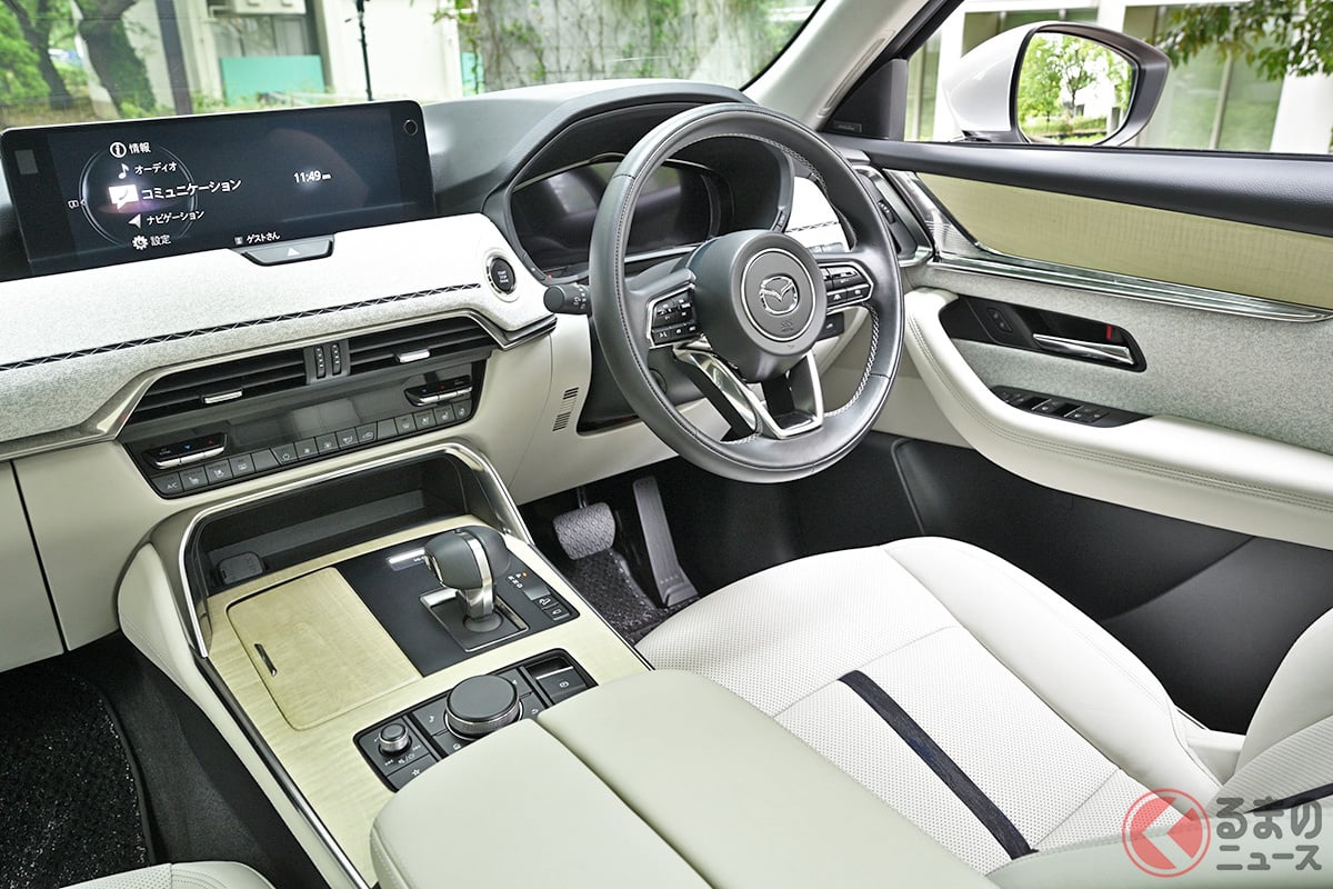 マツダ 新型CX-60の上級グレード「XD-HYBRID プレミアム モダン」の内装はピュアホワイトの明るくモダンな雰囲気が特徴