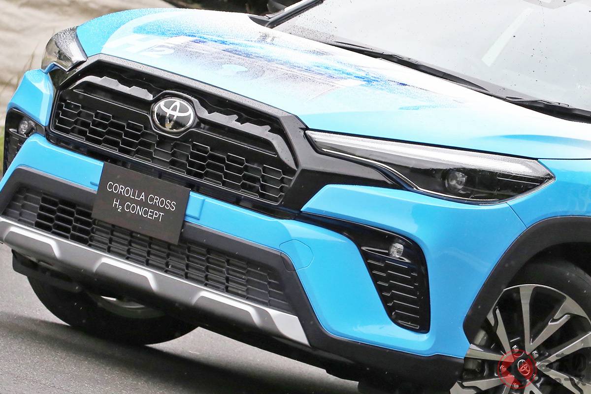 「顔」も日本仕様とは違う!? トヨタが欧州で公開した水素エンジン搭載の「カローラクロス H2 コンセプト」