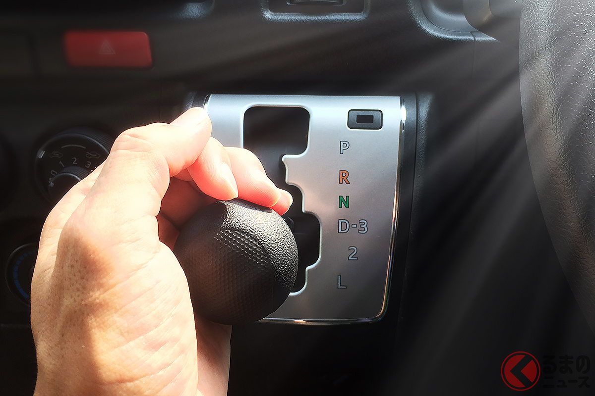 「エンジンブレーキ」ってなんだっけ? 普通のブレーキとどう違う?