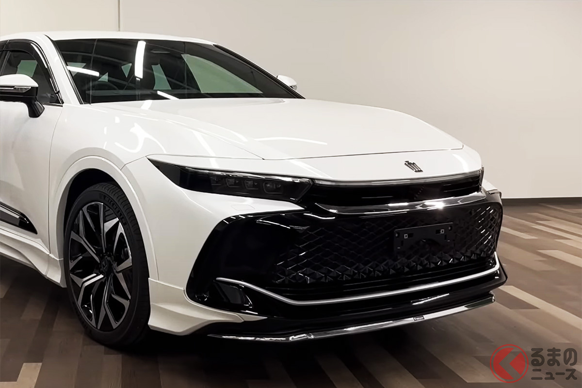 トヨタ新型「クラウンクロスオーバー」のモデリスタ仕様! SNSでは白ボディとの組み合わせが好評なようだ!(画像:トヨタモビリティパーツ公式YouTube)