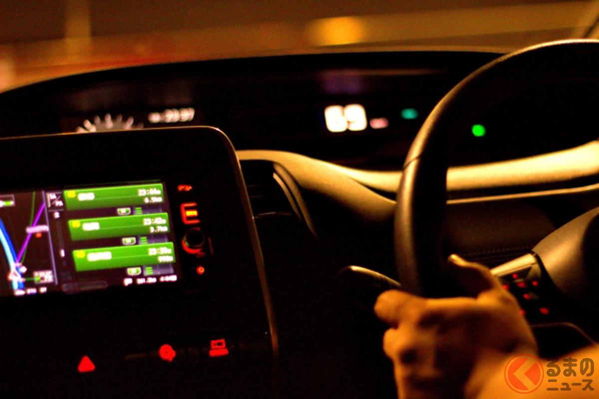 単調な夜間の高速ドライブはつい眠くなりがち